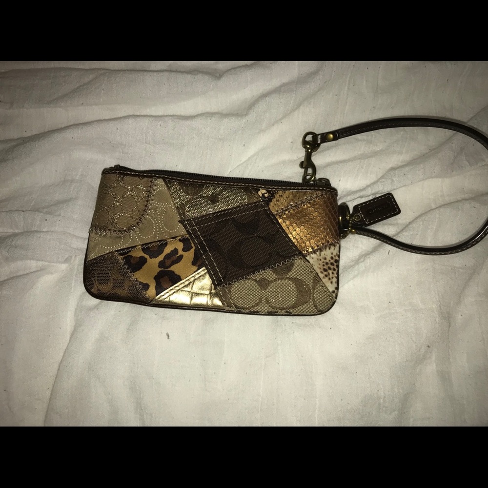 Authentic patchwork Coach wristlet - Picture 2 of 4